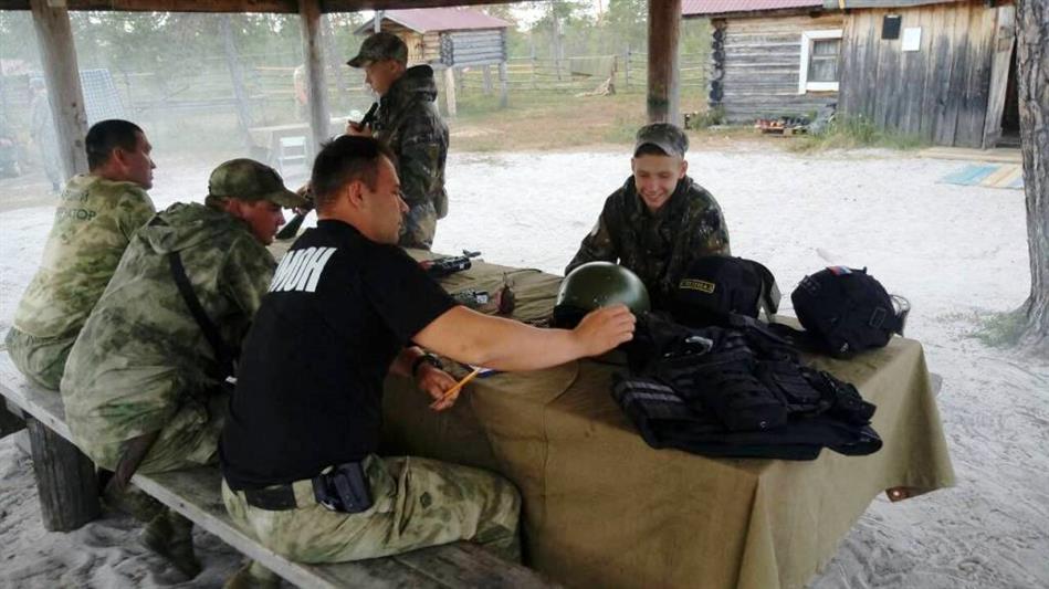 В военно-патриотическом лагере «Школа мужества», где отдыхают дети югорских росгвардейцев, состоялся День открытых дверей (фото, видео)