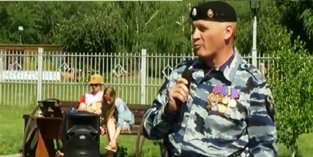 В Магнитогорске сотрудники ОМОН напомнили детям, отдыхающим в оздоровительных лагерях о правилах безопасности на улице и дома