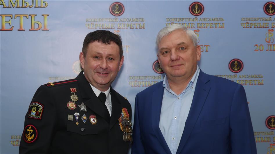 Руководитель управления Росгвардии по Калининградской области поздравил с 20-летием концертный ансамбль «Черные береты»