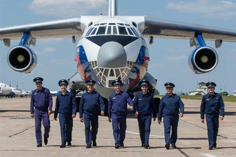 Экипаж самолета Ил-76МД «Иван Яковлев»