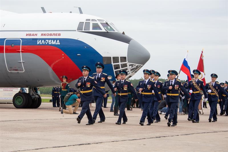 Экипаж самолета Ил-76МД «Иван Яковлев»