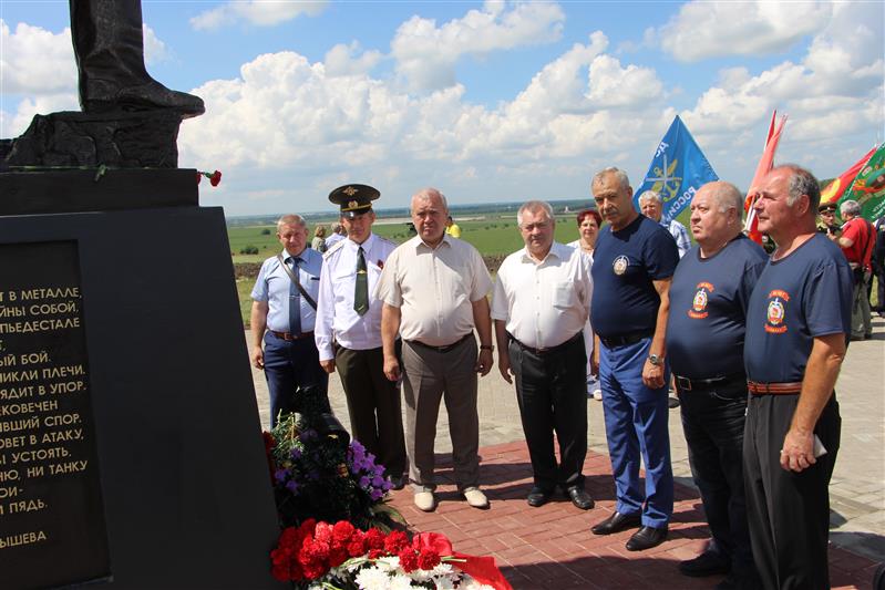 Росгвардия приняла участие в праздновании 75-летия победы в Курской битве