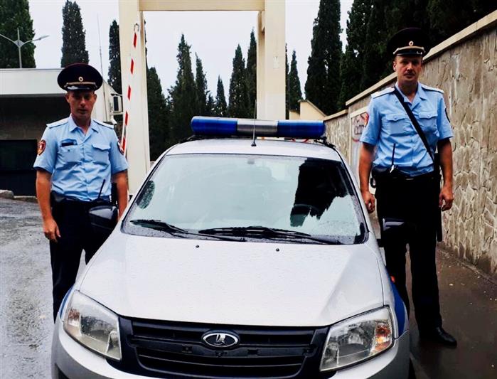 В Гурзуфе крымские росгвардейцы оказали помощь мужчине, получившему тепловой удар