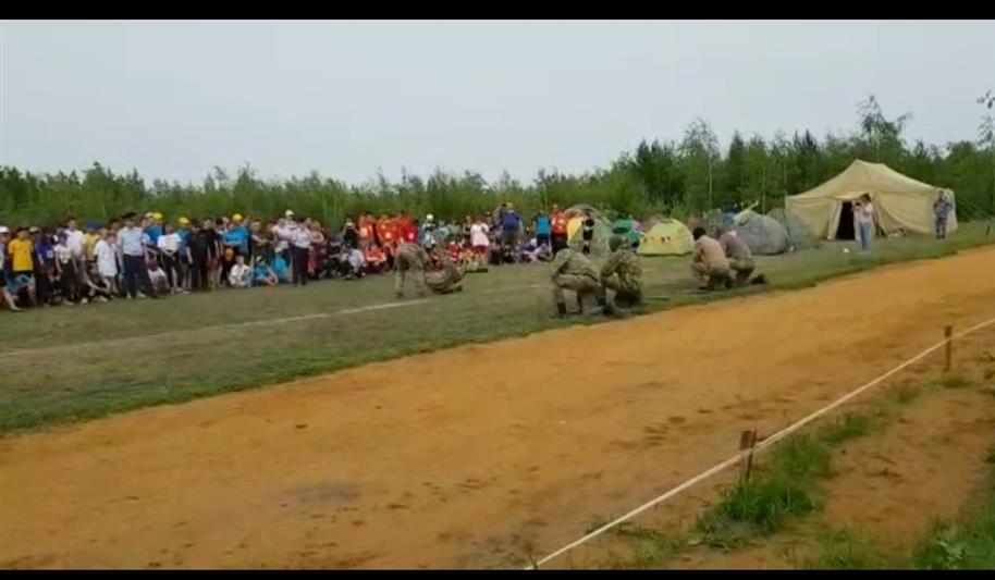 Бойцы якутских спецподразделений Росгвардии провели показательные выступления для юных участников военно-спортивной игры 