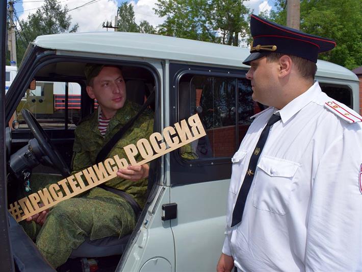 Сотрудники и военнослужащие Росгвардии в Иркутске присоединились к всероссийской акции «Пристегнись, Россия!»