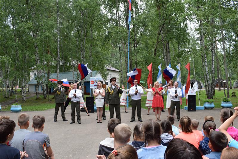 Нижегородские росгвардейцы рассказали воспитанникам лагерного сбора о 75-летии победы в Курской битве и о своей службе