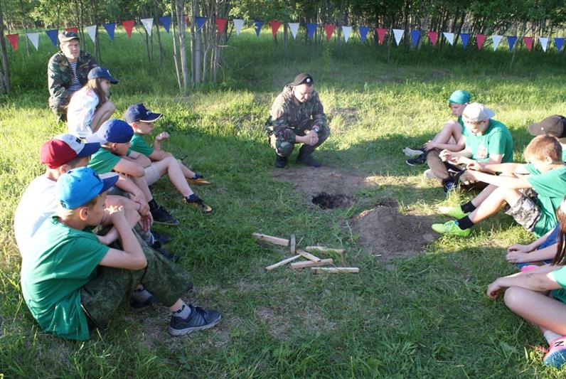 В югорском военно-патриотическом лагере «Юный росгвардеец» состоялся День открытых дверей