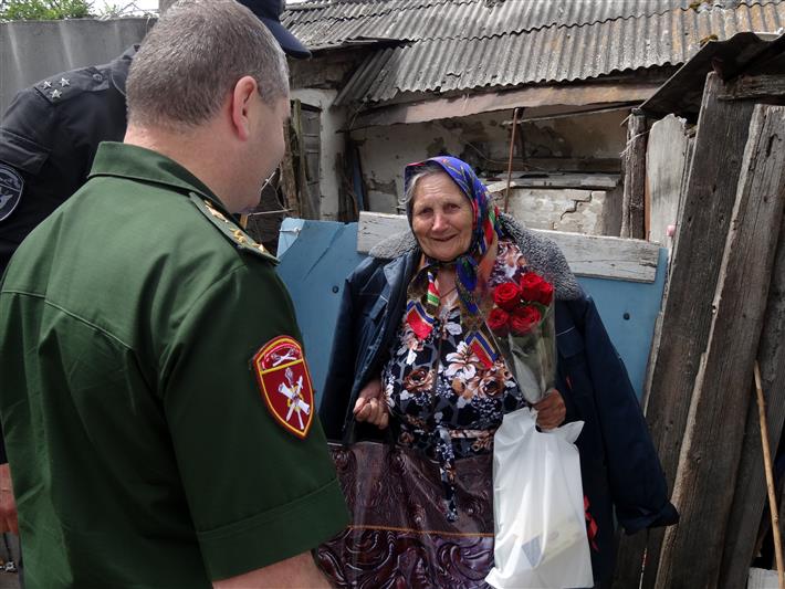 Сотрудники Управления Росгвардии по Белгородской области провели памятную акцию, в ходе которой навестили 23 семьи погибших коллег