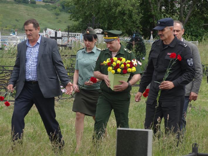 Сотрудники Управления Росгвардии по Белгородской области провели памятную акцию, в ходе которой навестили 23 семьи погибших коллег
