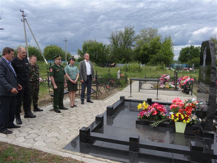 Сотрудники Управления Росгвардии по Белгородской области провели памятную акцию, в ходе которой навестили 23 семьи погибших коллег