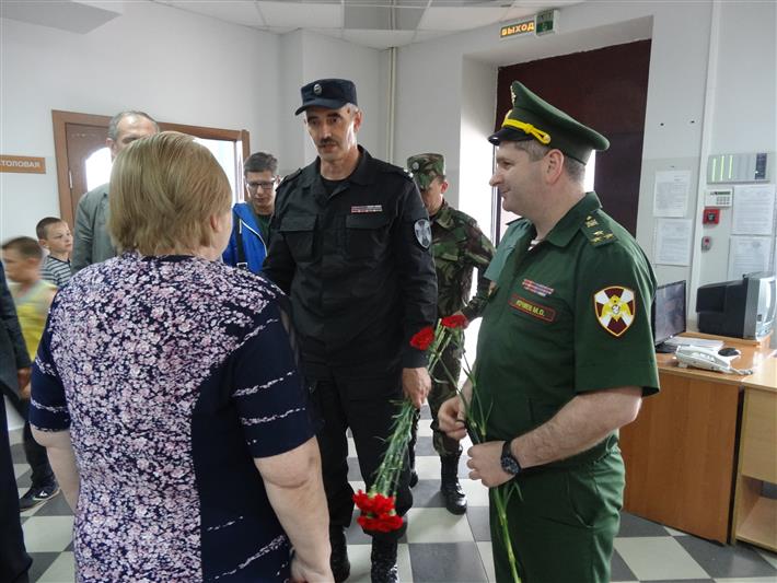 Сотрудники Управления Росгвардии по Белгородской области провели памятную акцию, в ходе которой навестили 23 семьи погибших коллег