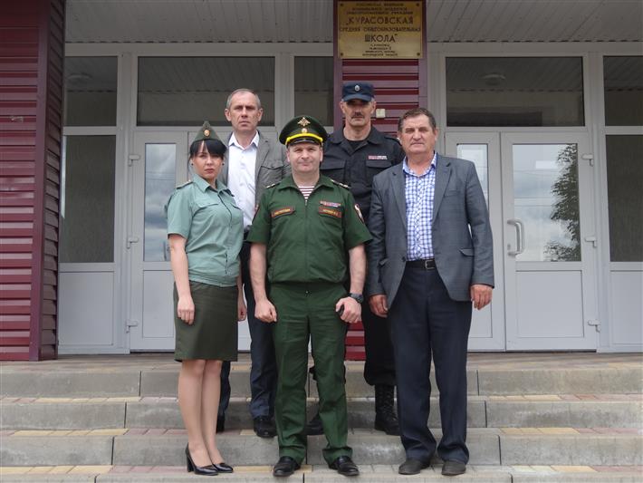 Сотрудники Управления Росгвардии по Белгородской области провели памятную акцию, в ходе которой навестили 23 семьи погибших коллег