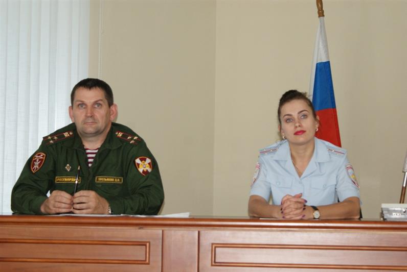 В Управлении Росгвардии по ХМАО-Югре состоялась встреча представителя ГИБДД с владельцами личного и водителями служебного автотранспорта