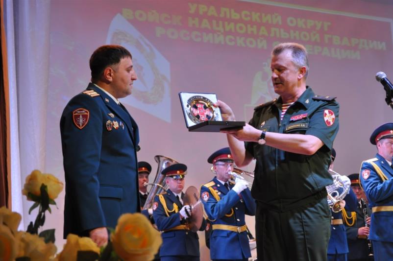Почётной грамотой Федеральной службы войск национальной гвардии РФ награждён коллектив полка по охране ВГО в Свердловской области (фото)