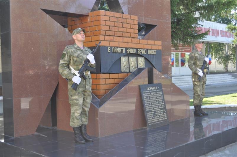 Военнослужащие головного полка калиновского соединения Уральского округа Росгвардии отметили 60 летний юбилей воинской части