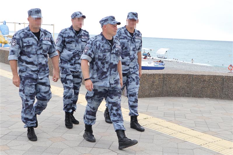Семья из Оренбурга поблагодарила бойцов краснодарского ОМОН за спасение их сына