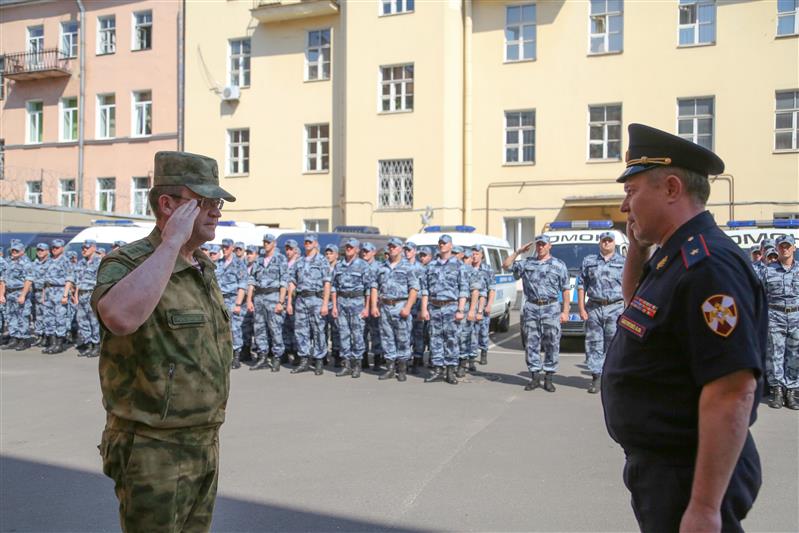 Командующий Северо-Западным округом Росгвардии наградил военнослужащих и сотрудников, охранявших правопорядок во время матчей Чемпионата мира в Санкт-Петербурге