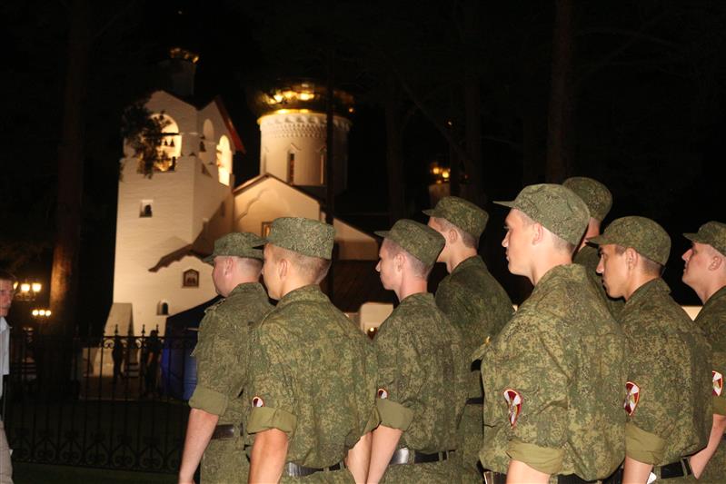 Военнослужащие саровского соединения Росгвардии приняли участие в открытии и освещении православного храма в честь святых царственных страстотерпцев