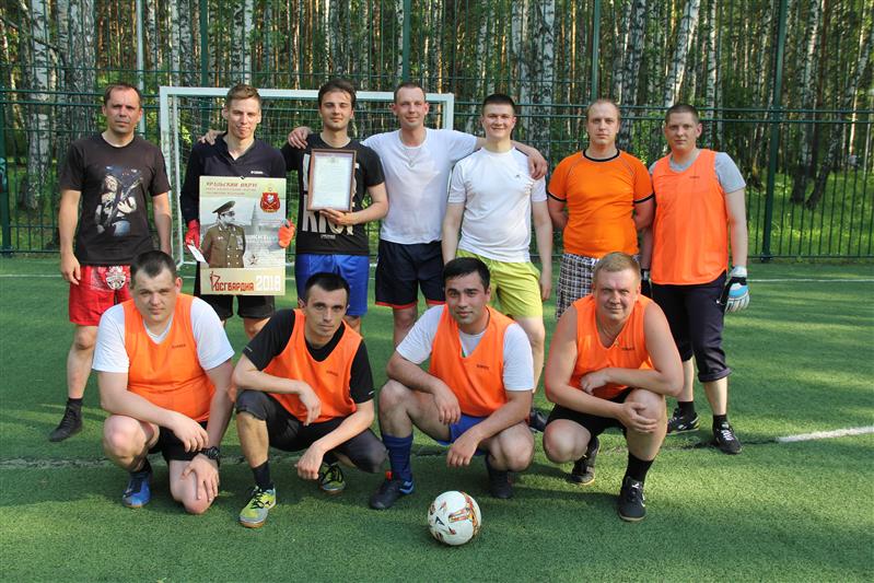 В Тюмени в рамках празднования Международного дня спортивного журналиста состоялся товарищеский матч по футболу между росгвардейцами и корреспондентами региональных СМИ