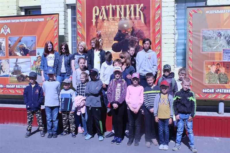Ветераны отряда специального назначения «Ратник» провели экскурсию для воспитанников социальных учреждений Архангельска