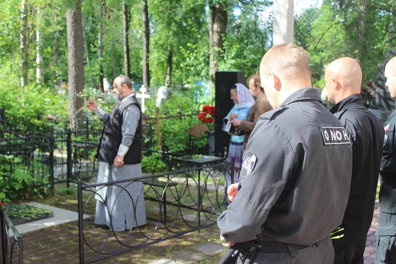 В Архангельске сотрудники ОМОН почтили память своего погибшего товарища