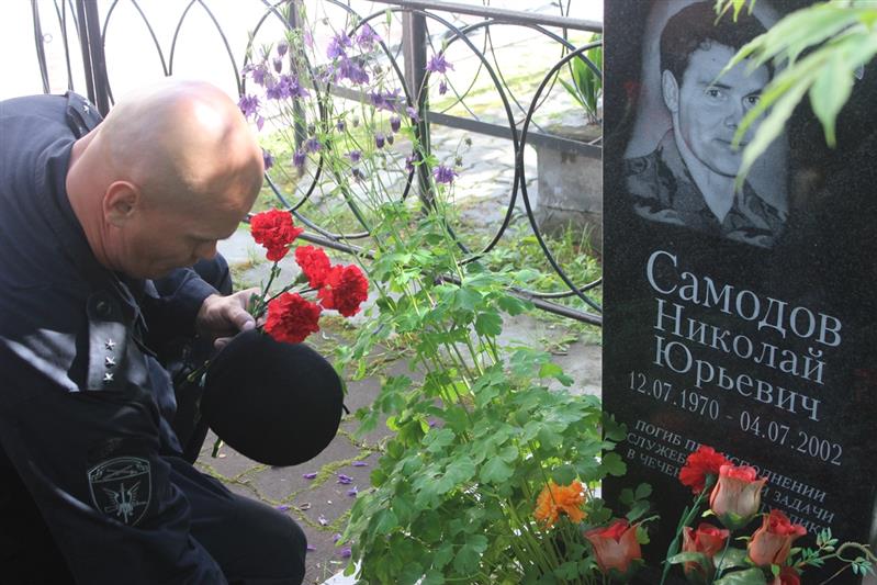В Архангельске сотрудники ОМОН почтили память своего погибшего товарища