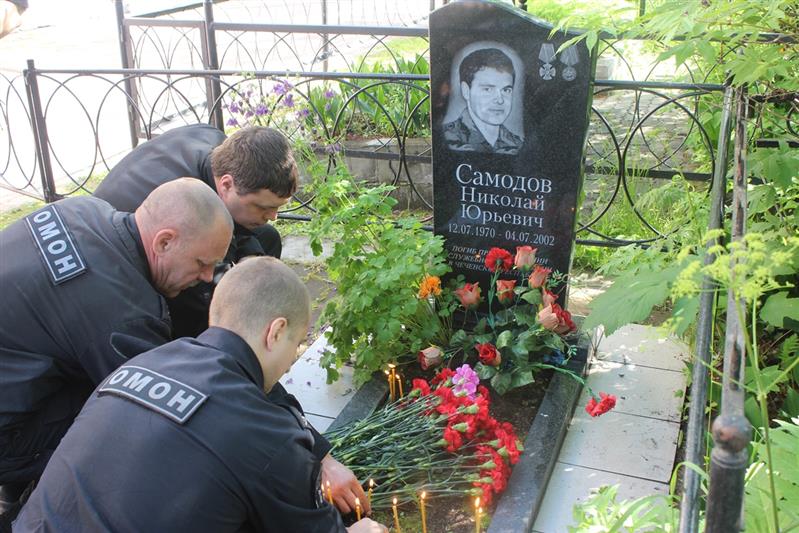 В Архангельске сотрудники ОМОН почтили память своего погибшего товарища