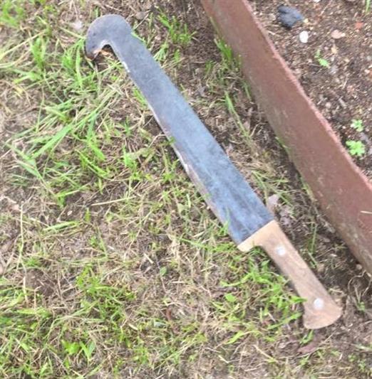 В Амурской области сотрудники правоохранительных органов применили огнестрельное оружие при задержании агрессивного мужчины, представлявшего угрозу жизни и здоровью граждан