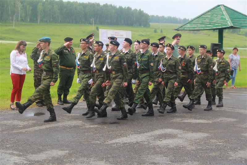 В Тюменской области офицеры Росгвардии приняли участие в открытии военно-патриотического лагеря  (фото)