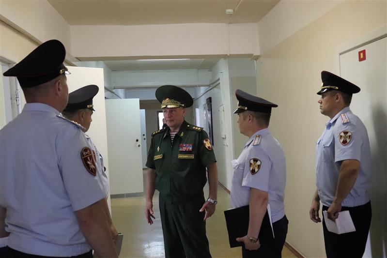 Командующий Приволжским округом проверил подразделения Росгвардии в Марий Эл и Чувашии