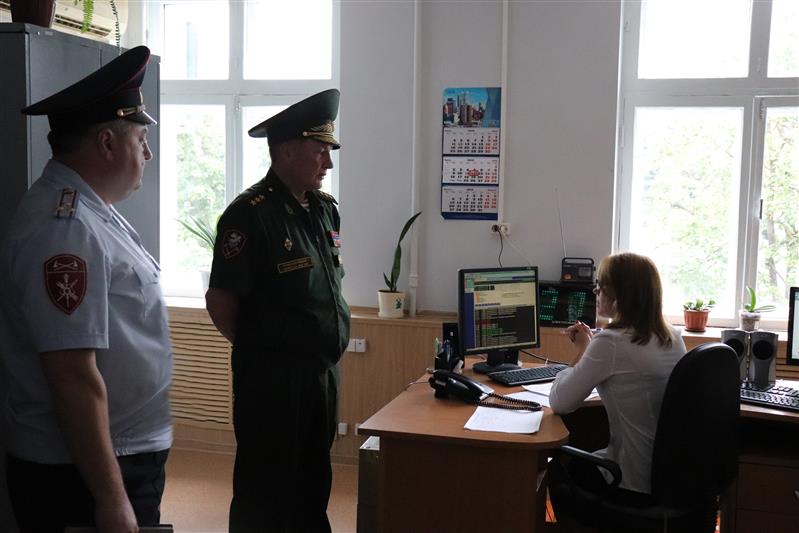 Командующий Приволжским округом проверил подразделения Росгвардии в Марий Эл и Чувашии