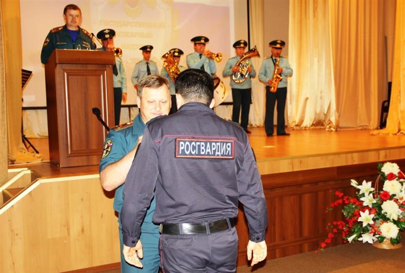 В Тюмени сотрудники Росгвардии награждены медалями «За отвагу на пожаре»