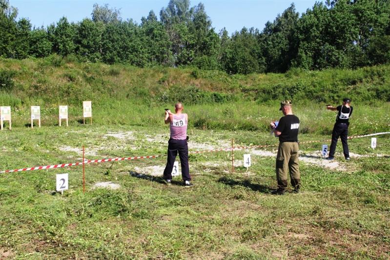 В Тюменской области росгвардейцы определили сильнейших в состязаниях по летнему служебному биатлону