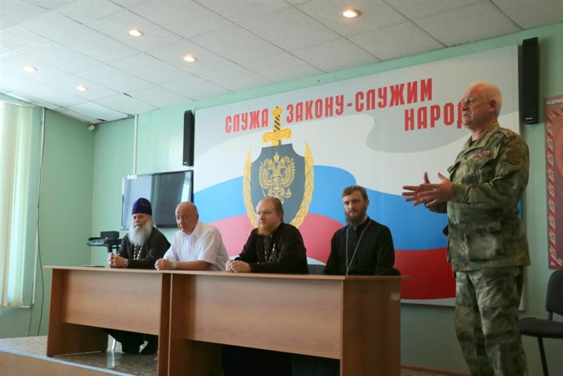 В екатеринбургском ОМОН на транспорте состоялась встреча сотрудников с  представителями епархии