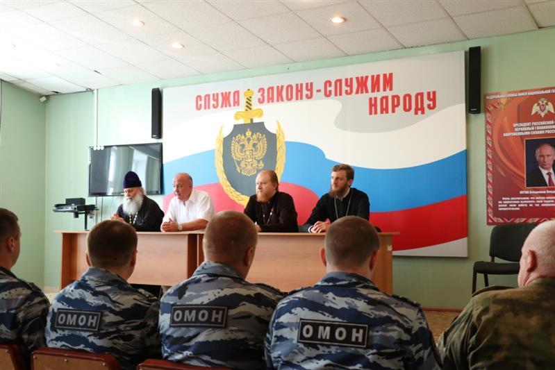 В екатеринбургском ОМОН на транспорте состоялась встреча сотрудников с  представителями епархии