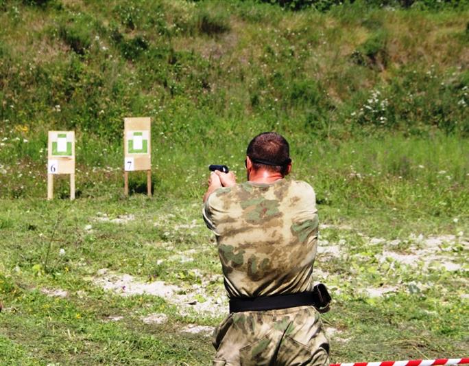В Тюменской области росгвардейцы определили сильнейших в состязаниях по летнему служебному биатлону