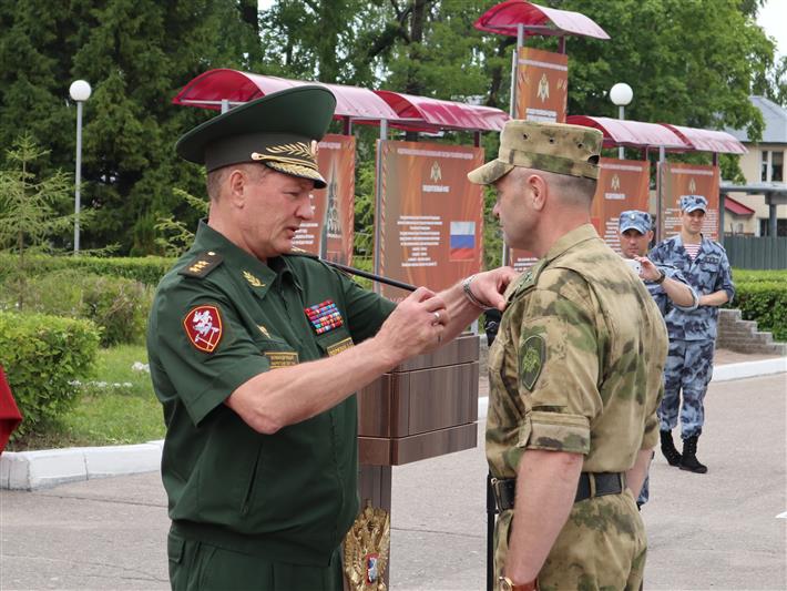 Командующий Приволжским округом Росгвардии наградил военнослужащих и сотрудников, обеспечивших безопасность мероприятий ЧМ-2018 в Нижнем Новгороде