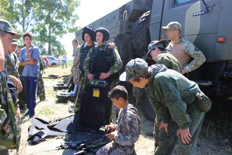 В Самарской области сотрудники Росгвардии побывали в гостях у воспитанников военно-патриотических клубов