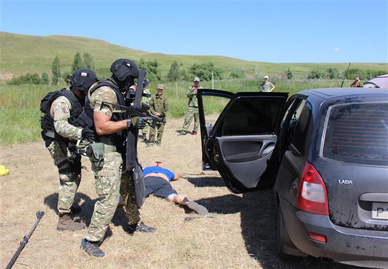 В Самарской области сотрудники Росгвардии побывали в гостях у воспитанников военно-патриотических клубов