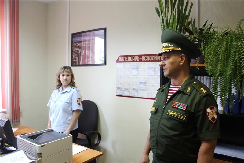 Командующий Уральским округом Росгвардии проинспектировал подразделения вневедомственной охраны в Екатеринбурге