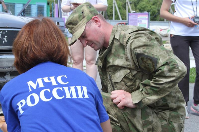 Команда во главе с офицером Росгвардии показала лучший результат на состязании-тренинге по спасательному делу среди представителей СМИ и пресс-служб Хабаровского края (фото)
