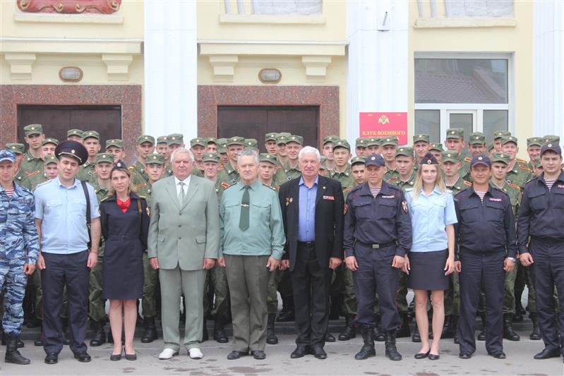 В Саратове росгвардейцы встретились с ветеранами внутренних войск, служившими под началом генерала армии И.К. Яковлева