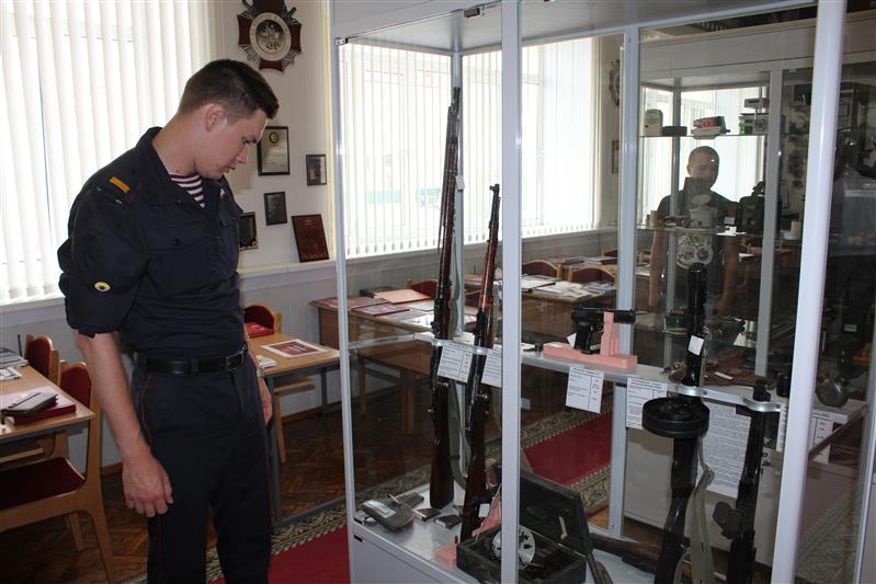 Саратовские росгвардейцы познакомились с музейной экспозицией, посвященной 100-летию со Дня рождения генерала армии И.К. Яковлева