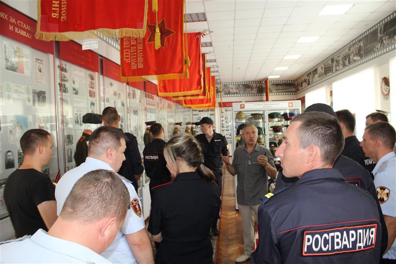 Саратовские росгвардейцы познакомились с музейной экспозицией, посвященной 100-летию со Дня рождения генерала армии И.К. Яковлева