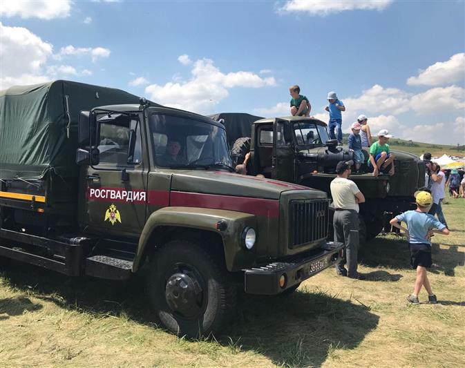 Росгвардия принимает участие в акции «Военная служба по контракту в Вооруженных Силах РФ – твой выбор!»