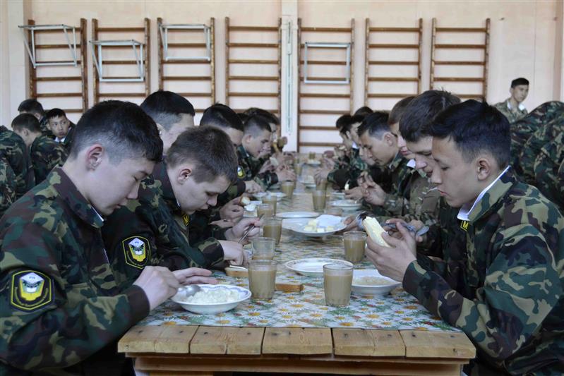 Росгвардейцы провели военно-полевые сборы для студентов Мирнинского колледжа