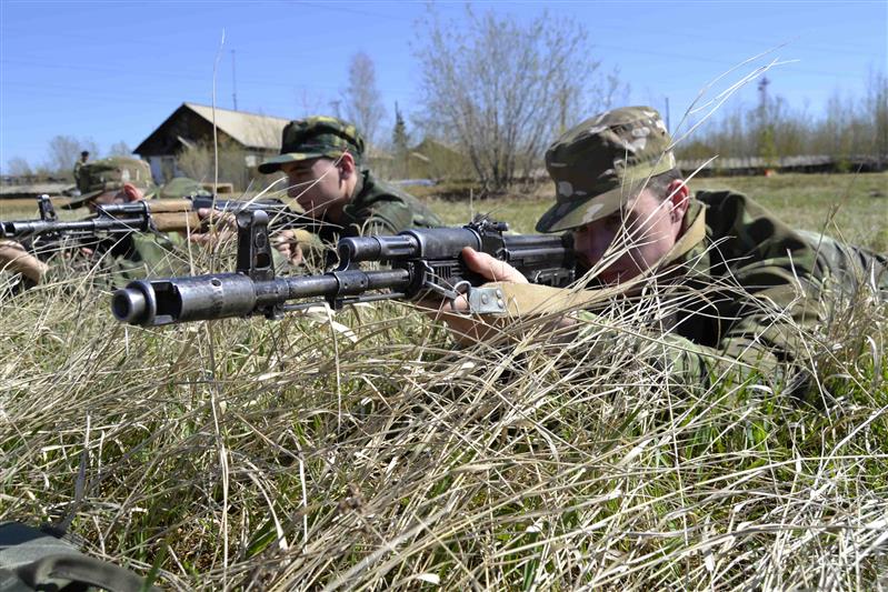 Росгвардейцы провели военно-полевые сборы для студентов Мирнинского колледжа