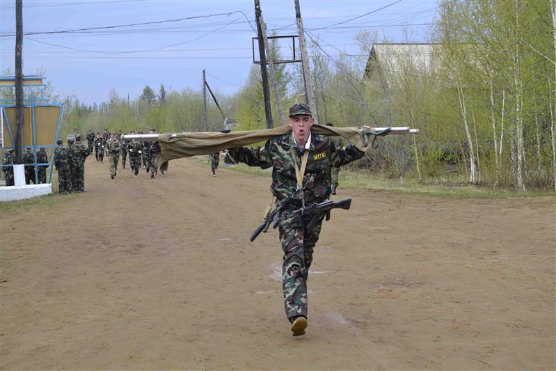 Росгвардейцы провели военно-полевые сборы для студентов Мирнинского колледжа
