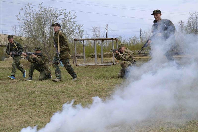 Росгвардейцы провели военно-полевые сборы для студентов Мирнинского колледжа