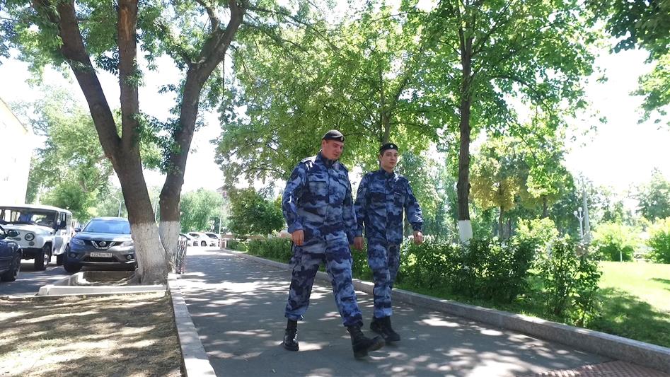 Самарские росгвардейцы спасли болельщика и помогли ему успеть на фан-фест (фото, видео)